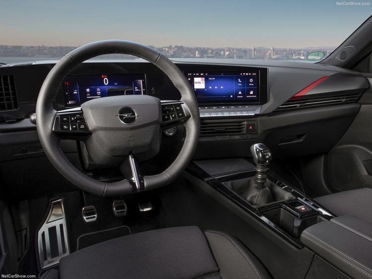 <p>Türkiye’de Editon, Elegance, GS Line ve GS isimli dört farklı donanım seçeneğiyle satılmaya başlanan yeni Astra 1.2 litre benzinli ve 1.5 litre dizel motor seçeneklerine sahip.</p>