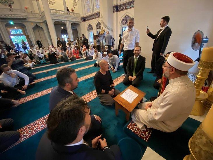 <p><span style="color:#000000"><strong>O anlar dünyanın dört bir yanındaki Müslümanların kalbini ısıttı. </strong></span></p>

<p> </p>
