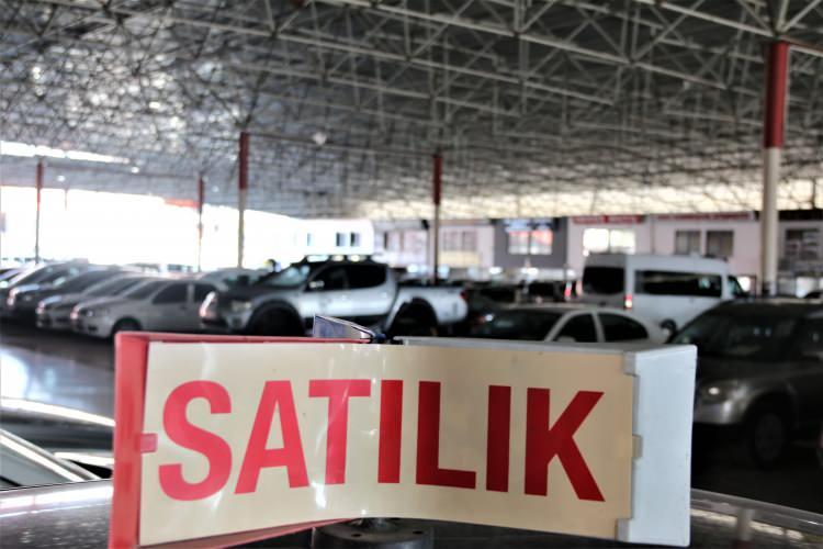 <p>Düzenleme hayata geçmeden önce aracını satmak isteyen vatandaşlar az da olsa indirim yoluna gitti. Antalya Galericiler Odası Başkanı İsmail Çağlar, düzenleme öncesi yaşanan hareketlilik ile ilgili açıklamalarda bulundu.</p>

<p> </p>
