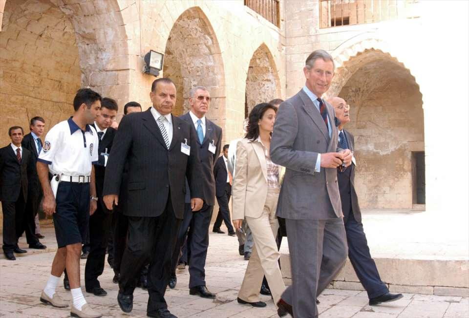 <p>Charles, 26 Ekim 2004'te Mardin'de tarihi Kasımiye Medresesi'ni gezmişti. </p>
