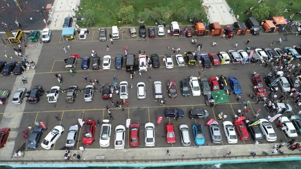 <p>Tekirdağ'da düzenlenen etkinlikte modifiye araç tutkunları bir araya geldi.</p>
<p> </p>