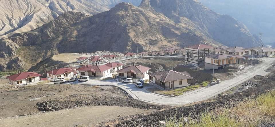 <p>Çalışmaları an an takip ettiklerini de dile getiren Aslan, gerekli her türlü desteği sağladıklarını vurguladı.</p>
<p> </p>