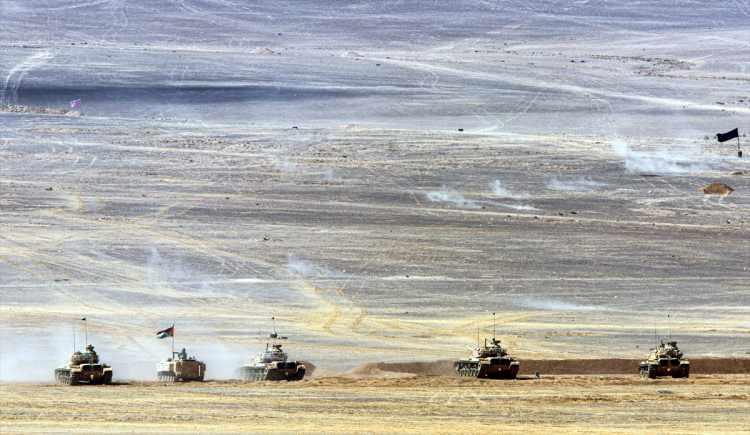 <p>Her türlü otomatik silah, tank, savaş uçağı ve askeri helikopterlerin kullanıldığı kapanış tatbikatı yaklaşık bir saat sürdü.</p>

<p> </p>
