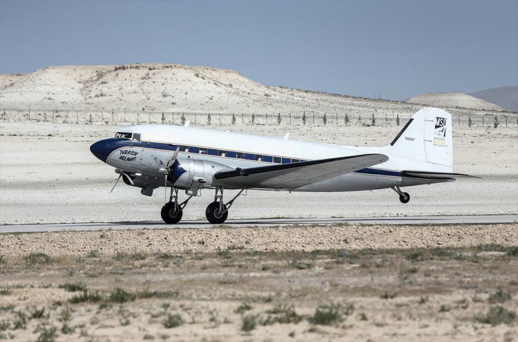 <p>"Pilot olamadım ancak uçuş teknisyeni olarak uçma keyfine vardım" </p>
<div> </div>
<div>Çolak, Türk Hava Kuvvetlerinden emekli olmasına rağmen havacılıktan kopmadığını anlattı.</div>