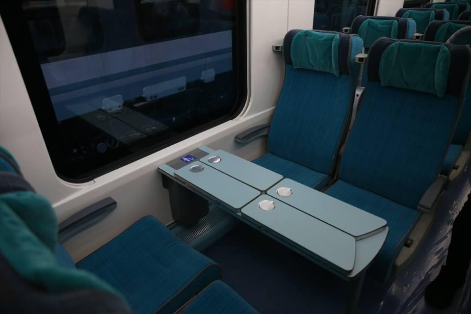 <p>Milli Elektrikli Tren Seti Projesi kapsamında geliştirilen altyapı ve yetkinlikten yararlanılarak, söz konusu tren setlerinin hızlı tren hatlarında kullanılmak üzere gerekli tasarım değişikliklerinin sağlanmasıyla saatte 225 kilometre hıza çıkabilen Milli Hızlı Tren Projesi'nin hayata geçirilmesi hedefleniyor.</p>

<p> </p>
