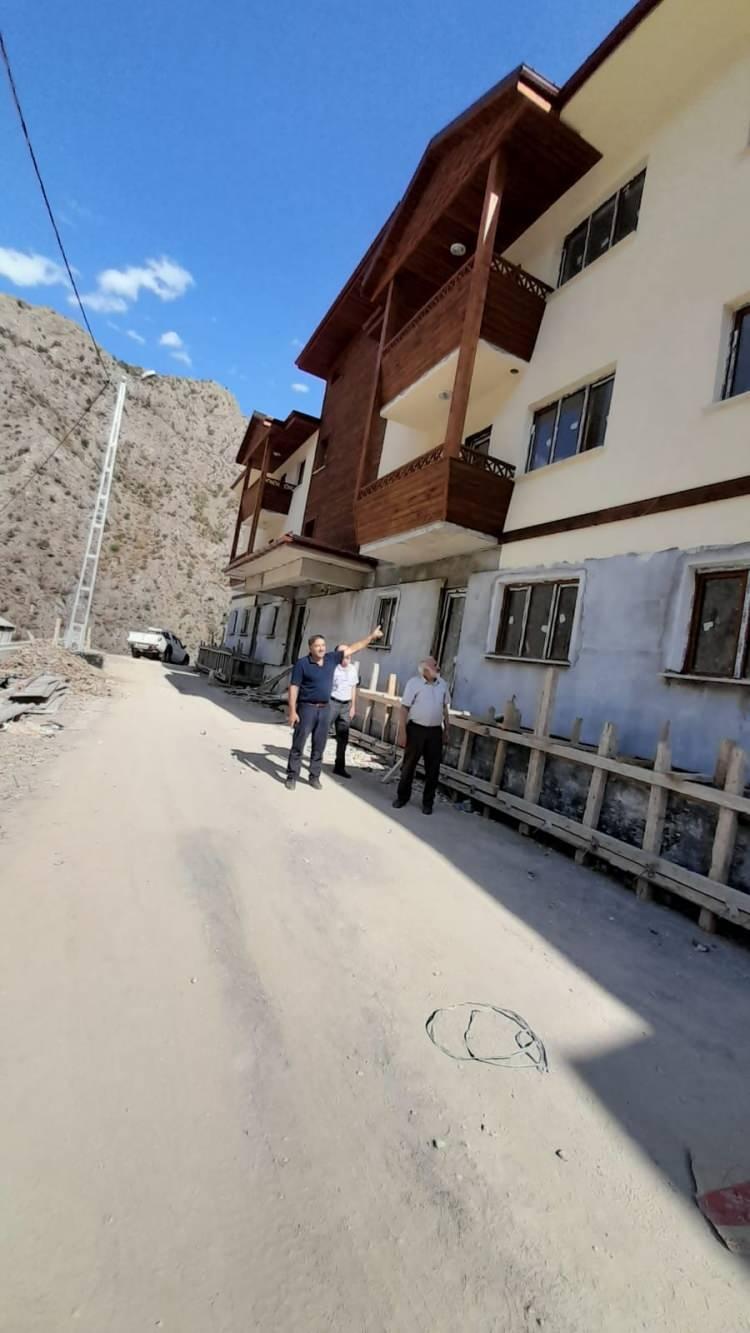 <p>Misafirliğimiz biraz uzadı ama bizim insanımız çok mert ve sıcaktır. Bize 'Çıkın' diyen yok, çok şükür ama ruhumuz daraldı" diye konuştu.</p>
<p> </p>
<p> </p>