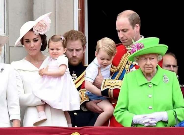 <p>Otobüsler, sıkı güvenlik önlemleri altında eskortlar eşliğinde Londra'nın batısından törenin yapılacağı Westminister Abbey Kilisesine gidecek. Törenden sonra yine otobüslerle Londra'nın batısına götürülecek liderler, burada kendi makam araçlarına geçebilecek.</p>

<p> </p>
