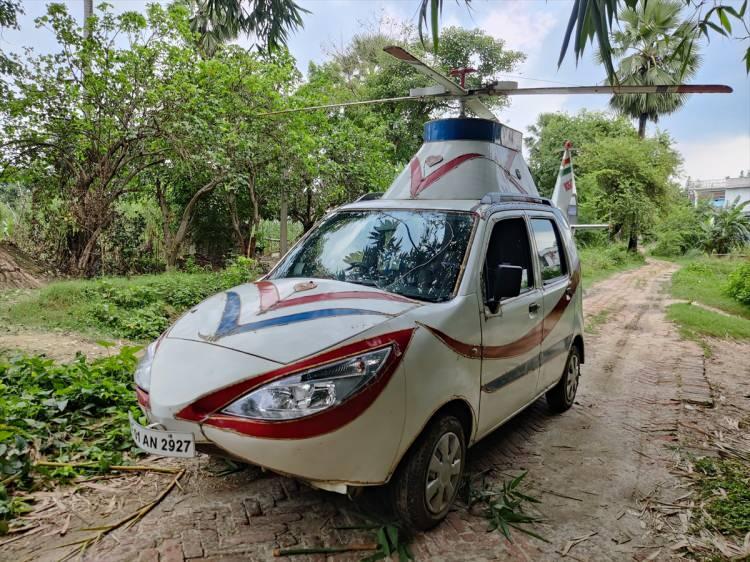 <p>Mithilesh'in aracının tek eksiği, helikopter gibi uçamaması. Düğün ve nikah gibi törenler için helikopter aracını kiraya veren genç mucidin en büyük hayali, bir gün uçurabileceği helikopter yapmak.</p>
