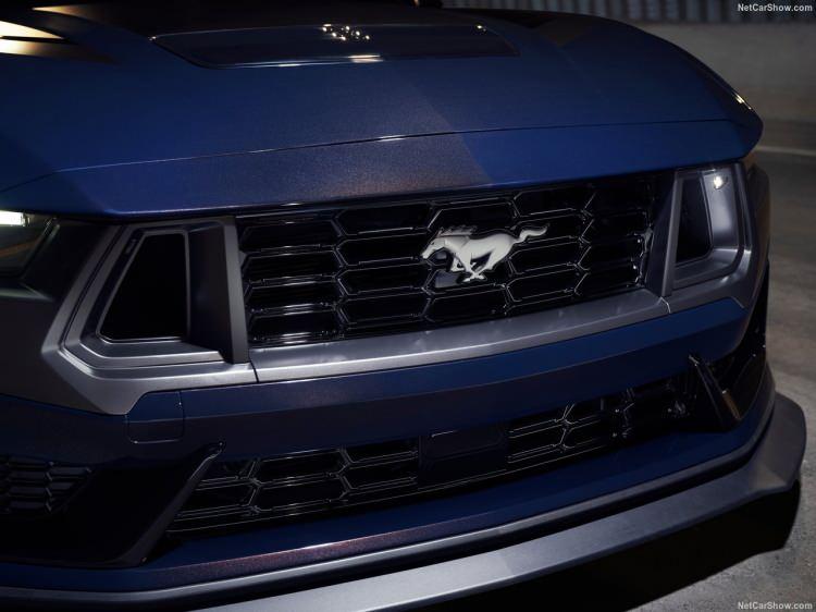 <p>Ford'un 58 yıllık spor otomobili Mustang, yeni nesline kavuştu. 5 litrelik V8 motoru ile tanıtılan yeni nesil Mustang, 6 ileri manuel ve 10 ileri otomatik şanzıman ile alınabilecek.</p>

<p> </p>
