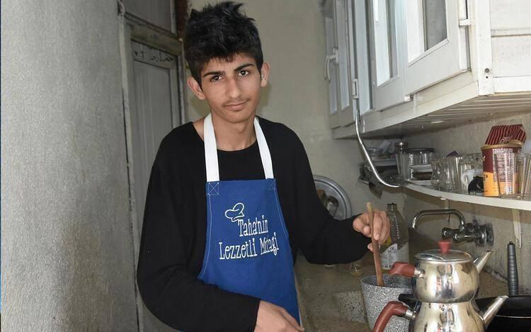 <p><span style="color:#800000"><strong>"Bu dünyaya iyi ki geldim der misin?" sorusu karşında gözleri dolan ünlü fenomen, "İyi ki geldim, eğer gelmeseydim ailem aynı kaderi yaşamaya devam edecekti." dedi.</strong></span></p>

<p> </p>
