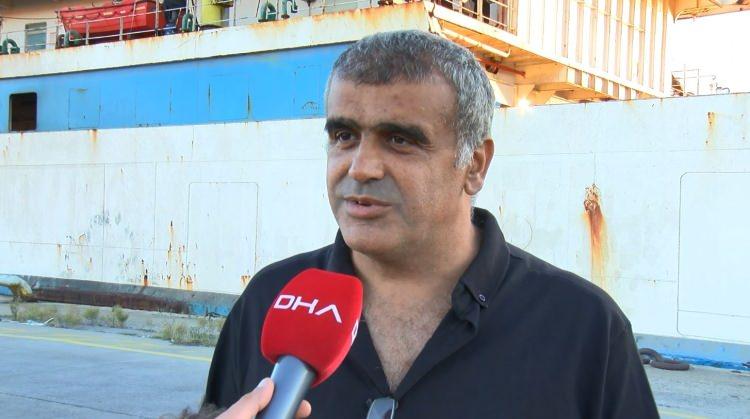 <p> Gemi personeli Cengiz Oruç, "Ateş ettiler, gemiye halat attılar. Bizim sahil güvenliklerin geldiklerini haber aldılar, uzaklaştılar" dedi.</p>
