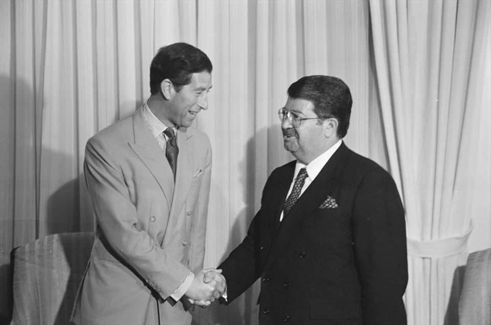 <p>13 Mayıs 1989'da dönemin Başbakanı Turgut Özal (sağda), İngiltere Prensi Charles'ı (solda) kabul etmişti.</p>
