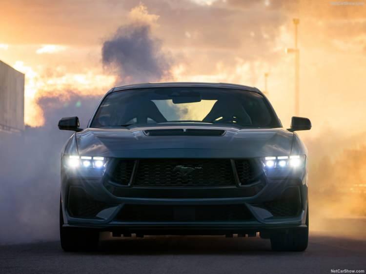 <p>Ford, ikonik modeli Mustang'in yeni neslini tanıttı. 58 yıllık kesintisiz üretiminde 10 milyondan fazla satış rakamına ulaşan araç, Detroit Motor Show'da 5 litrelik V8 motoru ile dünyaya tanıtıldı.</p>

<p> </p>
