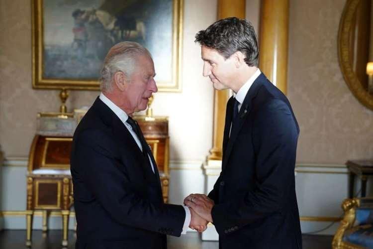 <p>Kanada Başbakanı Justin Trudeau, Avustralya Başbakanı Anthony Albanese, Yeni Zelanda Başbakanı Jacinda Ardern ve Güney Afrika Devlet Başkanı Cyril Ramaphosa Kraliçe'nin naaaşı önünde saygılarını sundu.</p>
