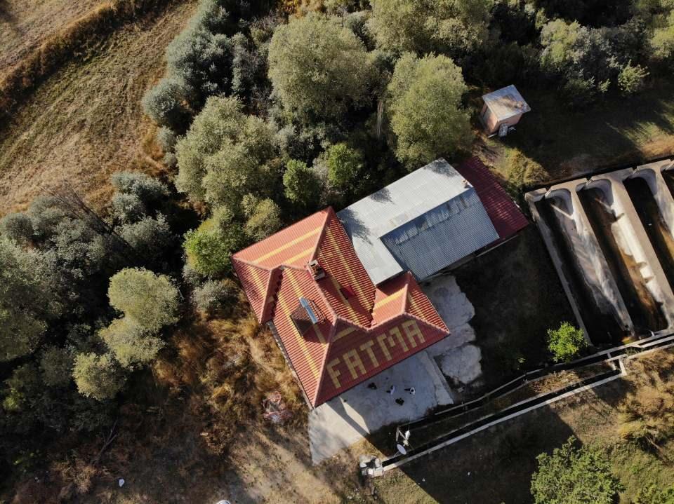 <p>O isim hem annemin ismiydi hem de kendi binamda çatıya yazdım. Köyde benden sonra 8-9 kişi de yakınlarının çocuklarının ismini yazmaya başladı. </p>
