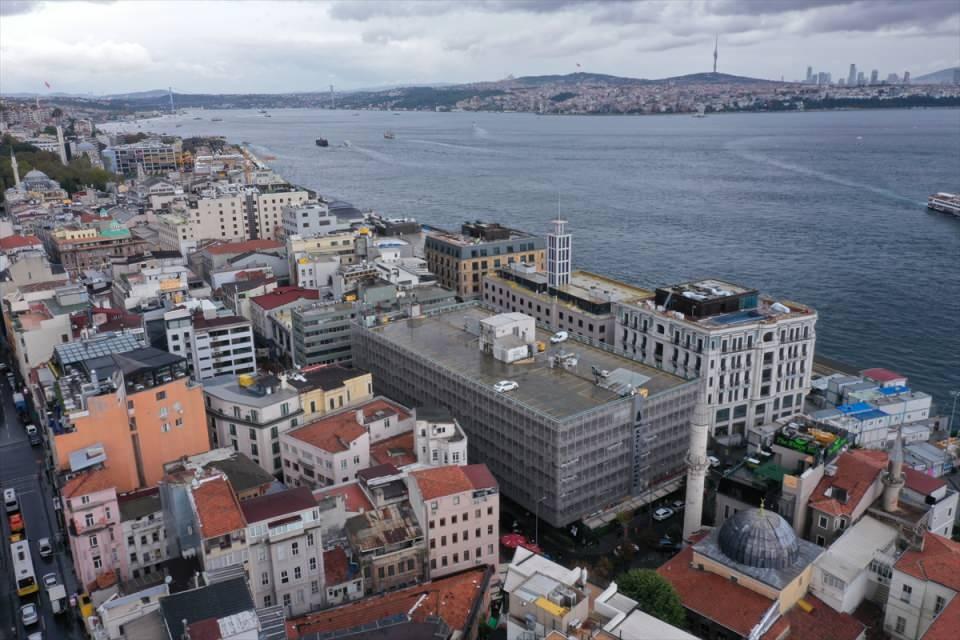 <p>Tüm müşterilerimiz katlı otoparkın altında hizmet verdiğimizi biliyordu. Müşteriler de şaşırıyor bu duruma." dedi.</p>
<p> </p>