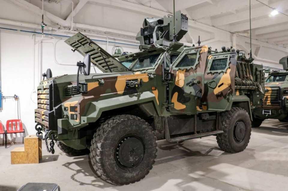 <p>Şirket bu kapsamda, Ejder Yalçın 4x4 gibi muharebe sahasında kendisini kanıtlamış, çok farklı şartlarda gösterdiği yüksek güvenlik ve harekat performansıyla dikkati çeken araçla yeni iş birliği fırsatlarına kapı aralamayı amaçlıyor.</p>

<p> </p>
