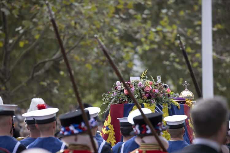 <p>İngiltere Kraliçesi 2. Elizabeth'in resmi cenaze töreni, dünya genelinden çok sayıda üst düzey devlet yetkilisinin katılımıyla tarihi Westminster Abbey Kilisesi'nde yapıldı. </p>
