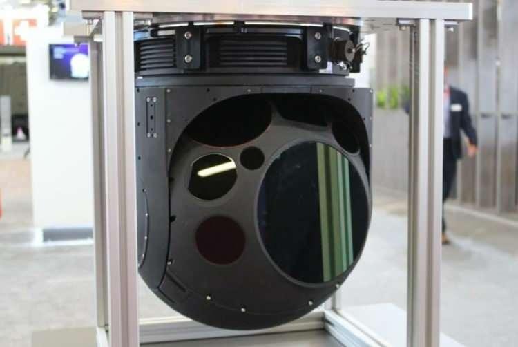 <p><strong>ASELFLIR-500'ün teslimatı 2023 sonunda</strong></p>
<p>Farklı platformların ihtiyaçlarını dikkate alarak elektro-optik keşif, gözetleme ve hedefleme sistemi ürün ailesini, boyutları ve yetenekleri çeşitlenen yeni ürünlerle genişletmek için de projeler yürüten ASELSAN, CATS'te elde edilen teknolojik birikim ve bileşenlerdeki teknolojik geliştirmelerle ASELFLIR-500'ü geliştiriyor.</p>