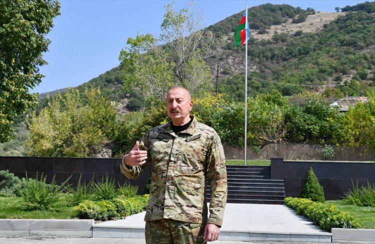 <p>Aliyev, burada yaptığı konuşmada, 2. Karabağ Savaşı sonrasında Azerbaycan, Ermenistan ve Rusya arasında imzalanan üçlü bildiri gereği Hankendi'ni Ermenistan'a birleştiren yolun üzerinde bulunan Laçın'ın geçici olarak Azerbaycan'ın kontrolü dışında kaldığını belirtti.</p>
