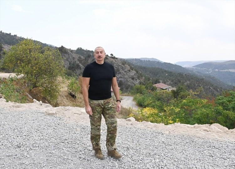 <p>Laçın şehrinin işgal döneminde Ermenilerce yıkıma maruz kaldığını dile getiren Aliyev, şu ifadeleri kullandı:</p>

<p> </p>
