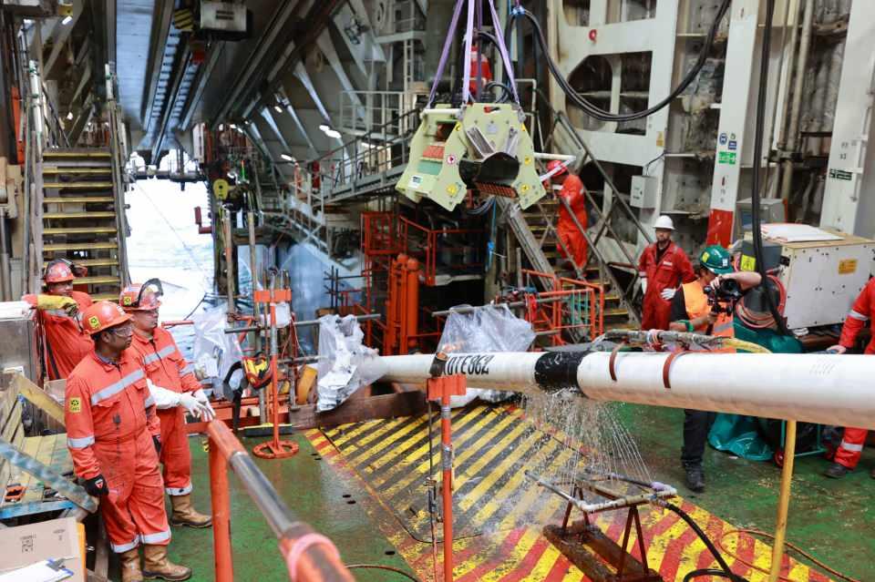 <p> Buradaki ihtiyaçlara binaen Oruç Reis sismik araştırma gemimizi Filyos’a çektik. Donanım ve yazılımla alakalı birtakım modernizasyon çalışmaları vardı. Oruç Reis sismik araştırma gemimiz daha çok iki boyutlu sismik araştırmalar yapmak üzere hazırlanmıştı daha önce. </p>