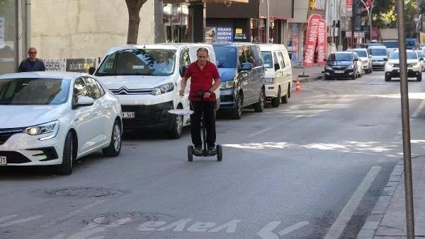 <p>En azından işi hafifledi. Mecburiyetten ben de ocağın başında hızlandım. Güzel oldu. Önceden adım sayısı çoktu. 40 bine kadar çıkıyordu. Şimdi 15 binde kalıyor. Daha az yoruluyor artık. En azından akşamları, 'Çok yorgunum' demiyor" ifadelerini kullandı.</p>