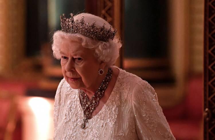 <p><span style="color:#000000"><strong>70 yıllık hükümdarlığıyla dünya tarihine adını altın harflerle yazdıran İngiltere Kraliçesi II. Elizabeth, 8 Eylül'de tıbbi gözetim altına alındığı hastanede yaşamını yitirdi. </strong></span></p>
