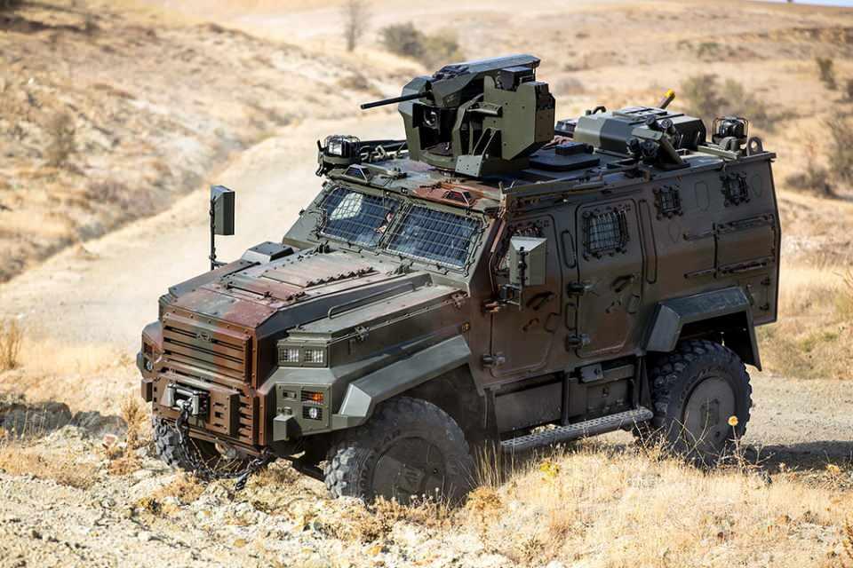 <p>Ejder Yalçın, 4 ton faydalı yük taşıma kapasitesi ve yüksek dengeli yapısı sayesinde 30 milimetre top gibi yüksek ateş gücünü 4x4 araçta hassas şekilde kullanma imkanı sunuyor.</p>

<p> </p>
