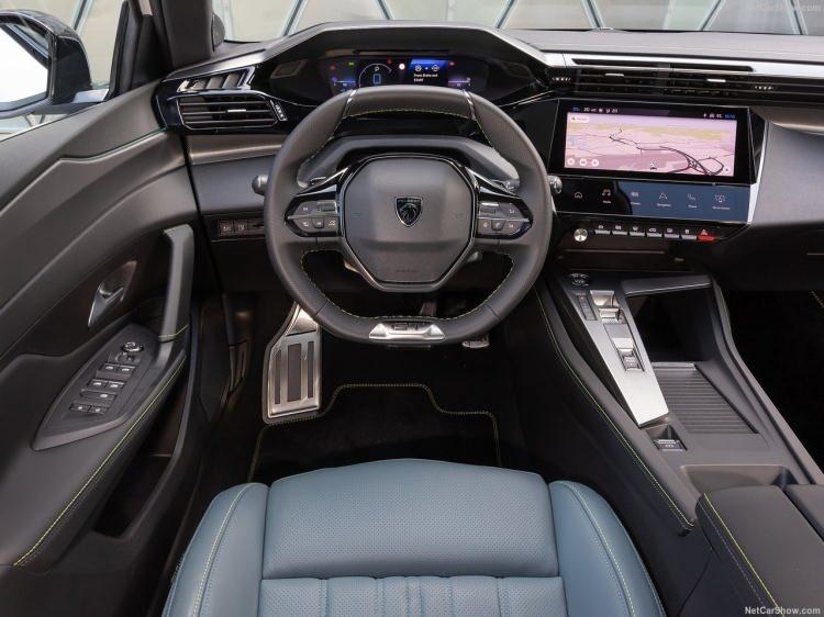 <p>Yeni Peugeot 308 için ilk aşamada benzinli motor ve EAT8 otomatik şanzıman standart oluyor.</p>
