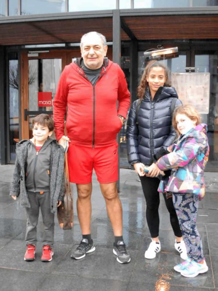 <p><span style="color:#000000"><strong>Darp sonrası elimde ısırık izleri, morluklar ve vücudumun çeşitli bölgelerinde ağrılar vardı. "S......p gideceksin buradan, yılan, annen de o....u" şeklinde tehdit ve hakaretlerde bulunuyor.</strong></span></p>