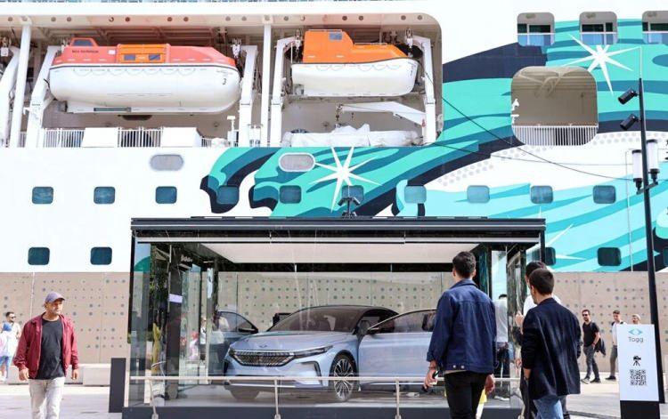 <p>Ardından yine C segmentindeki Sedan ve Hatchback modelleri üretim sırasına girecek. Takip eden yıllarda B-SUV ve C-MPV’nin de aileye katılmasıyla, aynı DNA’yı taşıyan ve 5 modelden oluşan ürün gamı tamamlanacak.</p>