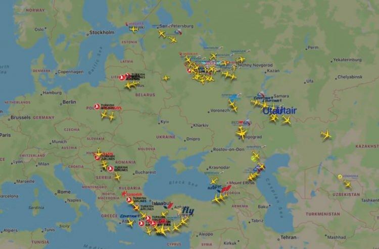 <p>Türk Hava Yolları'nın Moskova başta olmak üzere bu ülkeye neredeyse tüm seferleri dolarken, diğer hava yolu şirketlerinde de yer kalmadığı belirtiliyor.</p>

