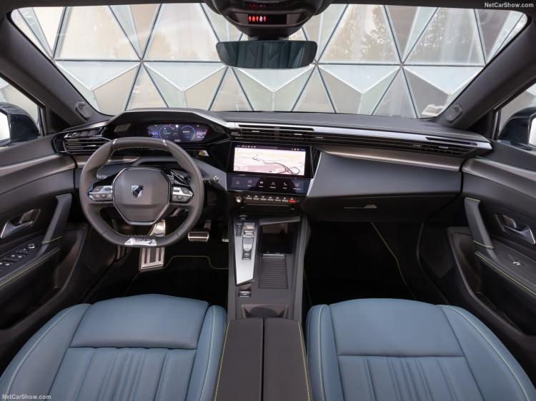 <p>Peugeot'nun performans ve yakıt verimliliğindeki ödüllü benzinli motoru 1.2 PureTech, yeni 308’in güç ünitesini oluşturuyor.</p>
