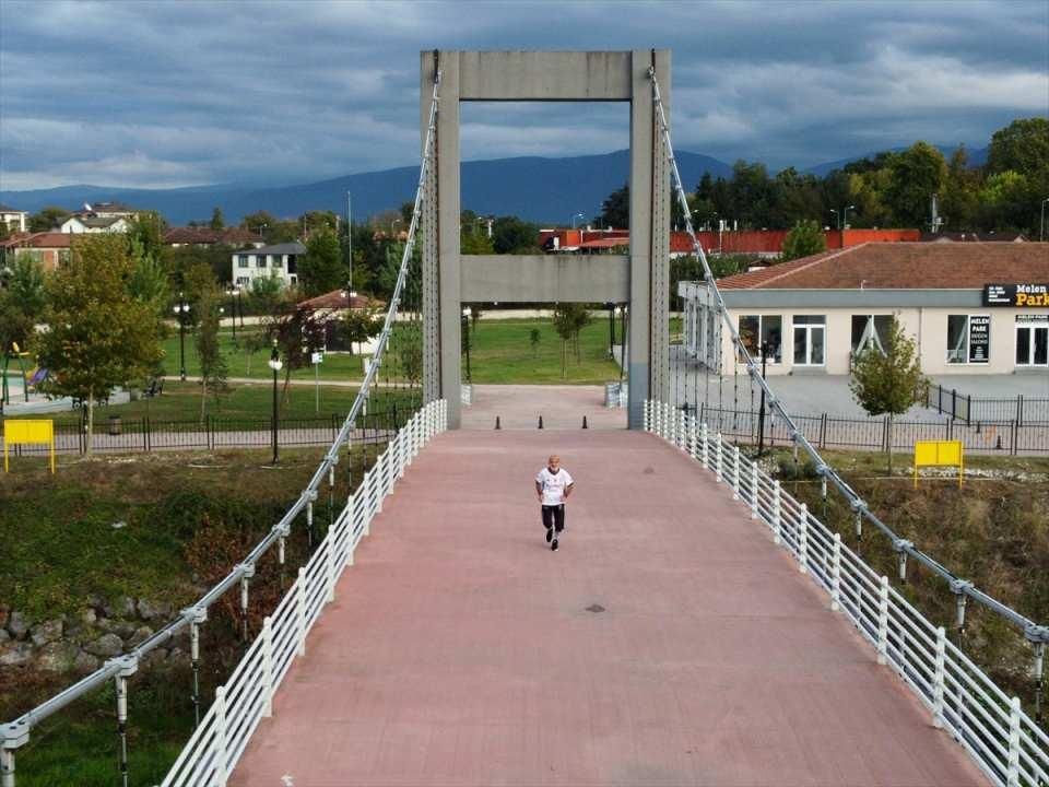 <p> Biz de bisikletle ilgili Düzce'de elimizden geleni yapmaya çalışıyoruz. Fikri abi aynı zamanda bisiklet kullanıcısıdır. </p>