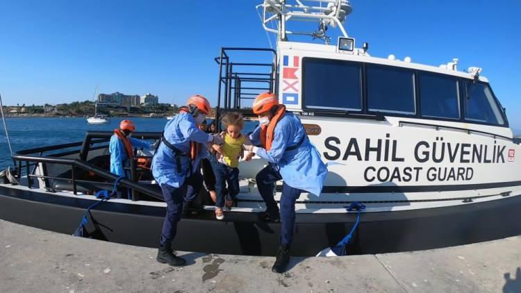 <p><strong>“Geri itilenler beyaz Hristiyan olsaydı”</strong></p>

<p>Norveç’li sivil toplum kuruluşu Aegean Boat Report raporunda ölüme terk edilen binlerce düzensiz göçmenin beyaz Hristiyan insanlarla dolu olsaydı o zaman uluslararası boyutta ses getireceğini, tüm dünyada manşet olacağını belirterek, “Sorumlu ülke ağır yaptırımlara maruz kalır ve durmak zorunda kalırdı. Ama bu sandal ve sallardaki insanlar Avrupalı, çoğunlukla beyaz değil, farklı bir dini görüşe sahip oldukları için umursamıyoruz. Bu vahşet için Yunan hükümeti kınanmıyor, aslında tam tersi” ifadelerine yer verdi.</p>
