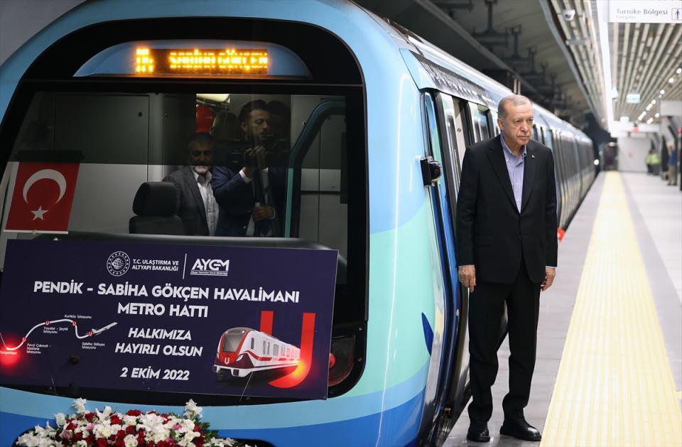 <p>Cumhurbaşkanı Recep Tayyip Erdoğan, Sabiha Gökçen İstasyonu'nda Pendik-Sabiha Gökçen Metro Hattı Açılış Töreni'ne katılarak konuşma yaptı.</p>

<p>​</p>
