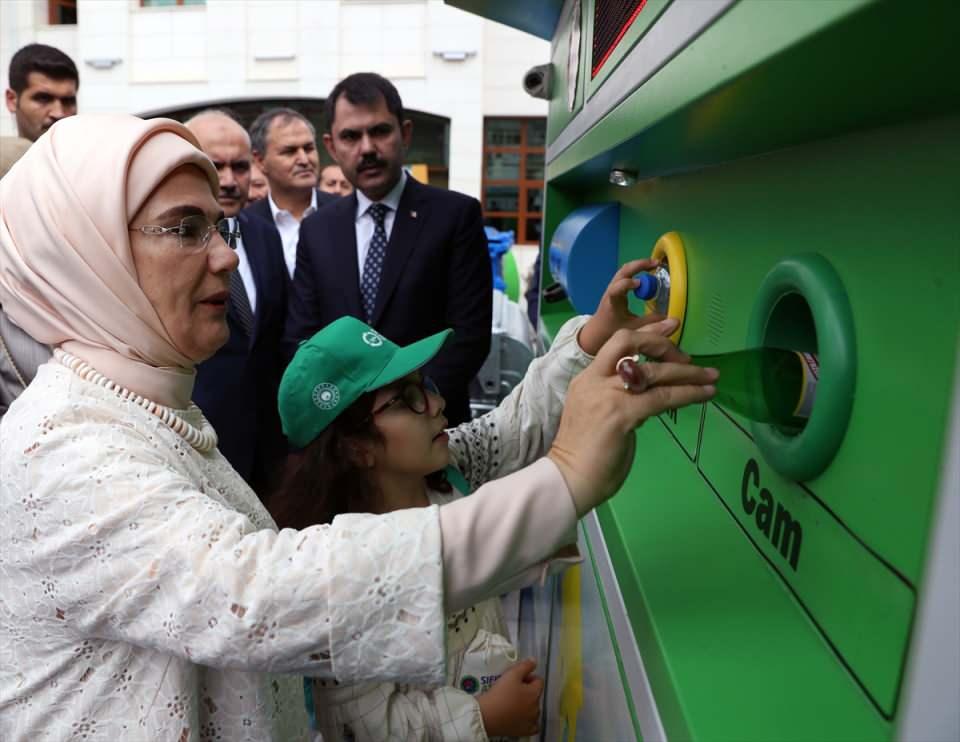 <p>Toplanan bu atıklardan, 62,2 milyar lira ekonomik kazanç elde edildi.</p>
<p> </p>
