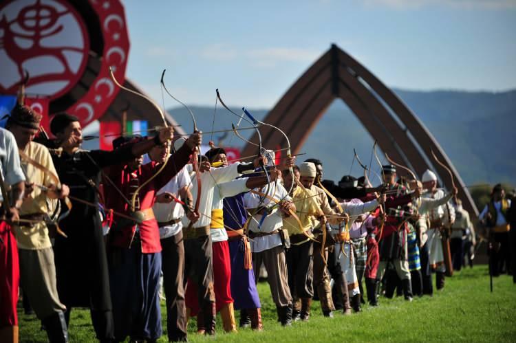 <p>İznik ilçesindeki organizasyon alanına gelen binlerce yarışmacı ve seyirciler, alanda kurulan kültür, sanat ve gastronomi etkinliklerine katıldı.</p>
