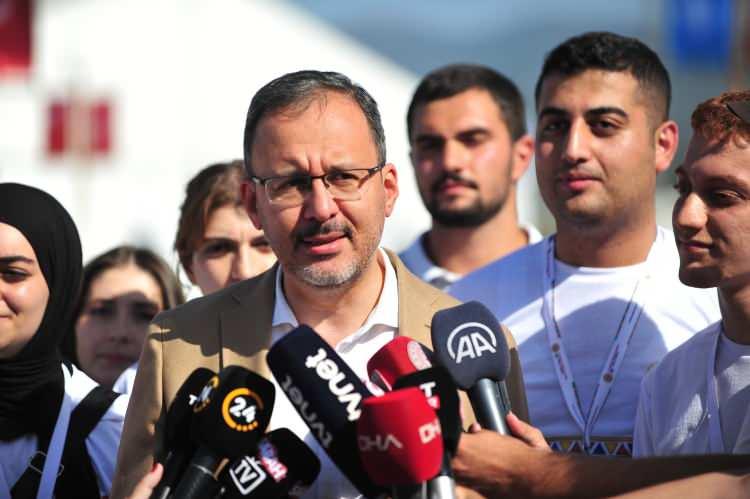 <p>Gençlik ve Spor Bakanı Mehmet Muharrem Kasapoğlu, Bursa’nın İznik ilçesinde düzenlenen 4’üncü Dünya Göçebe Oyunları’nın yapıldığı alanda incelemelerde bulundu.<br />
<br />
Bakanı Mehmet Muharrem Kasapoğlu, <strong>"Türkiye spor turizmi açısından önemli bir destinasyon. Golften geleneksel branşlara, geleneksel branşlardan yüzmeye, yüzmeden jimnastiğe, basketbola her alanda Türkiye'nin iddiası var. Bu iddiayı birbirinden yetenekli gençlerimizle, sporcularımızla hep daha yukarılara taşıyoruz"</strong> dedi.</p>