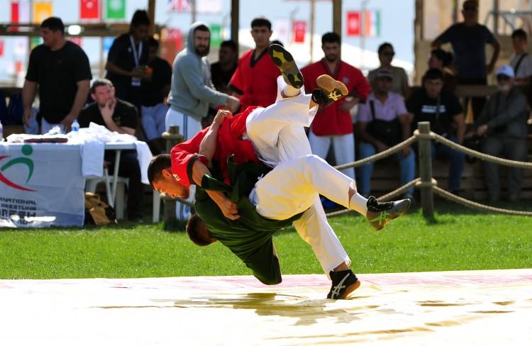 <p>Bursa’nın İznik ilçesinde düzenlenen 4’üncü Dünya Göçebe Oyunları’nın 4. ve son günü Kazak güreşi, Tatar güreşi ve Kökbörü yarışlarıyla başladı.</p>

<p> </p>
