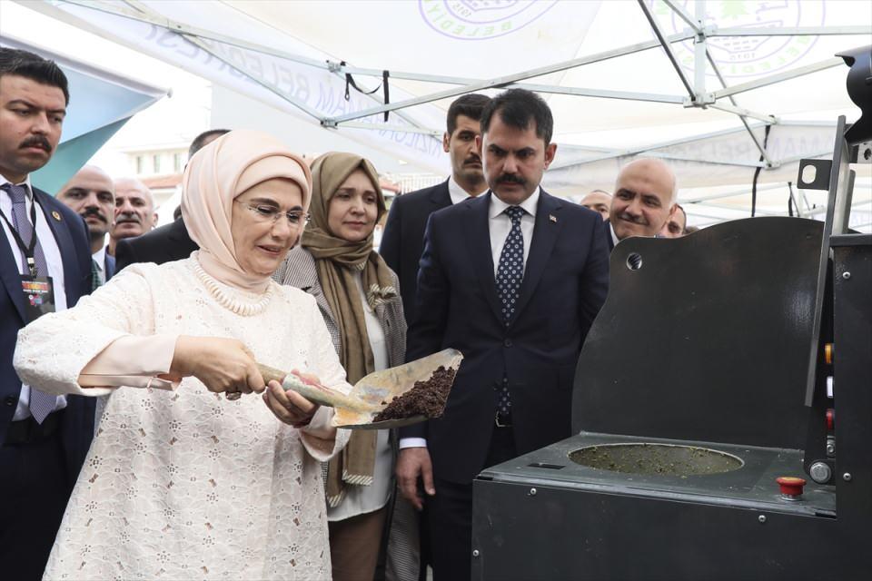 <p>Ayrıca 195 bin ailenin bir yıllık enerji kullanımına eş değer 530 milyon kilovatsaat enerji tasarrufu, 2 milyon hanenin bir yıllık su kullanımına eş değer 572 milyon metreküp su tasarrufu sağlandı; 1 metre yüksekliğinde, 9 bin 288 futbol sahası genişliğine eş değer 69 milyon metreküp depolama alanından da tasarruf edildi.</p>

<p> </p>
