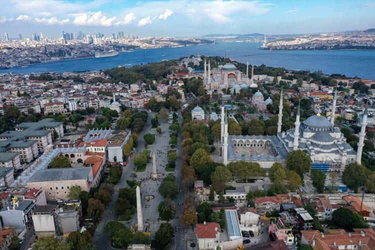 <p><strong>"BU İŞİN TEKLİF EDİLMESİ, POLİTİK BİR TARTIŞMA ÇIKARMAKTIR" </strong></p>
<p> </p>
<p>Daha önceki yıllarda İstanbul 1 ve 5 Numaralı Kültür Varlıklarını Koruma Bölge Kurullarının üyesi olan mimar Serkan Akın ise böyle bir sürecin usulen mevzuata ve kanunlara göre rölöve ile restorasyon şeklinde ilerlemesi gerektiğini söyledi.</p>