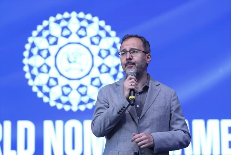 <p>Sporcuların yarışmalar boyunca centilmenlik ruhu ve mücadeleyle ellerinden gelenin en güzelini gerçekleştirdiğini dile getiren Kasapoğlu, "Hep birlikte şunu gördük, bu oyunların kazananı kardeşliktir, bu oyunların kazananı sevgidir, bu oyunların kazananı saygıdır, birliktir, beraberliktir. Bu şiardan hiçbir sporcumuz bir milim sapmadı. Türk dünyası ve göçebe kültürünün güzel bir dayanışma çerçevesinde sizler en güçlü şekilde ortaya koydunuz." ifadelerini kullandı.</p>

<p>Kasapoğlu, Göçebe Oyunları'nın büyük bir kültürün parçası olduğunu hatırlattığını kaydetti.</p>

<p>Tüm insanlığın ortak yaşam kültürü olan göçebe yaşam kültürünü korumak gerektiğini belirten Kasapoğlu, "Tüm dünyanın bildiği gibi alimler diyarı olan Bursa'mız, Anadolu'nun ve Türk tarihinin kadim şehirlerindendir. 2022 Türk Dünyası Kültür Başkenti unvanına da sahip olan Bursa, Türk tarihinde önemli bir şehirdir. Osmanlı Devleti'nin de başkentliğini yapmıştır. Üç kıtaya hükmetmiş bir ulu çınarın can suyudur Bursa." ifadelerini kullandı.</p>
