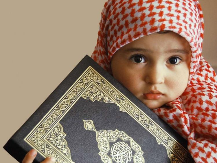 <p>Yerin üzerine otururlardı. Taranacağı vakitte saçını, kaşını, sakalını evvela sağ taraftan başlar sonra sol taraftan tararlardı.</p>

<p> </p>
