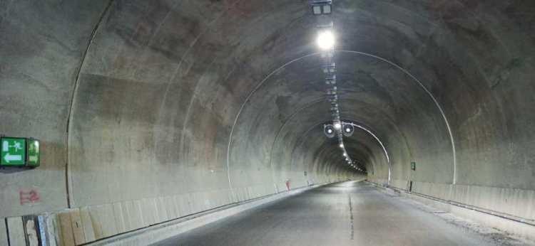 <p> Bu durum gidiş-geliş olarak çalışan yolda kazaları en düşük seviyeye indirerek can ve mal kaybını önleyecek. </p>