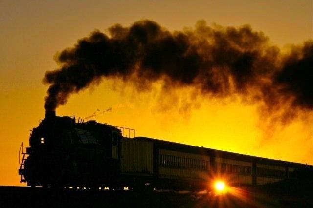 <p><strong>Maharaja Express ;</strong></p>
<p>Maharaja Express, birinci sınıf konaklama ile hizmet veren bir tren yolculuğudur. Yeni Delhi ile başlar ve tekrar Yeni Delhi’ye döner. Agra, Jaipur hattını kullanır. Son derece lüks olan bu tren yolculuğunda iki 1. Sınıf restoran bulunmaktadır.</p>