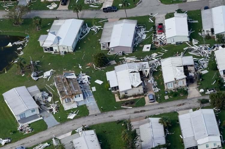 <p>ABD'nin güneydoğusunu vuran Ian Kasırgası, Florida'dan sonra, Güney Carolina'ya ulaştı.</p>
