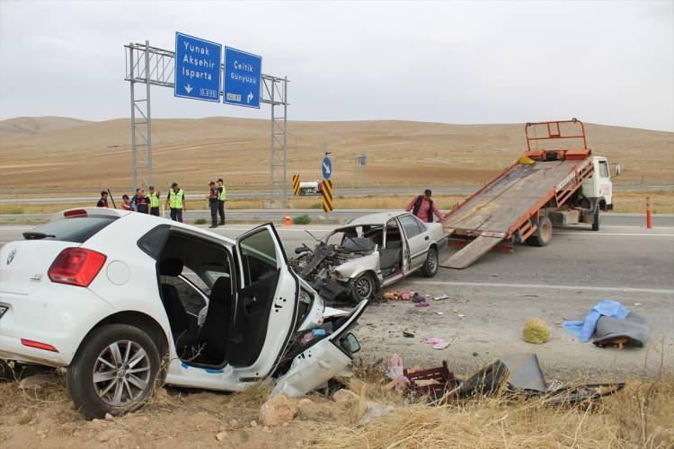 <p>Kaza, Yunak-Ankara karayolunun 6. kilometresinde Çeltik Kavşağında meydana geldi. </p>
