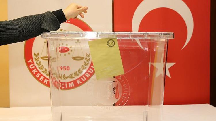 <p>Aynı soru, Yavaş için de sorulmuş. O cevaplar İmamoğlu'nu kara kara düşündürecek nitelikte. Çünkü Yavaş daha önde görünüyor.</p>